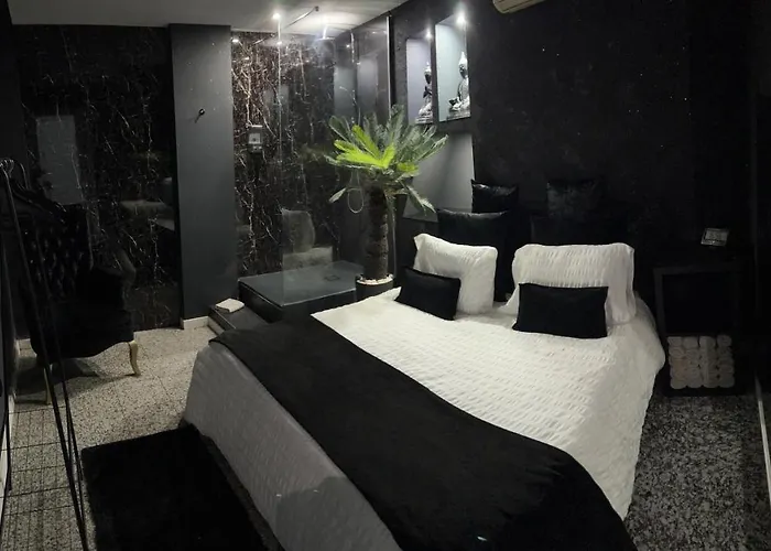 Modern & Central 3 Minutes From The River