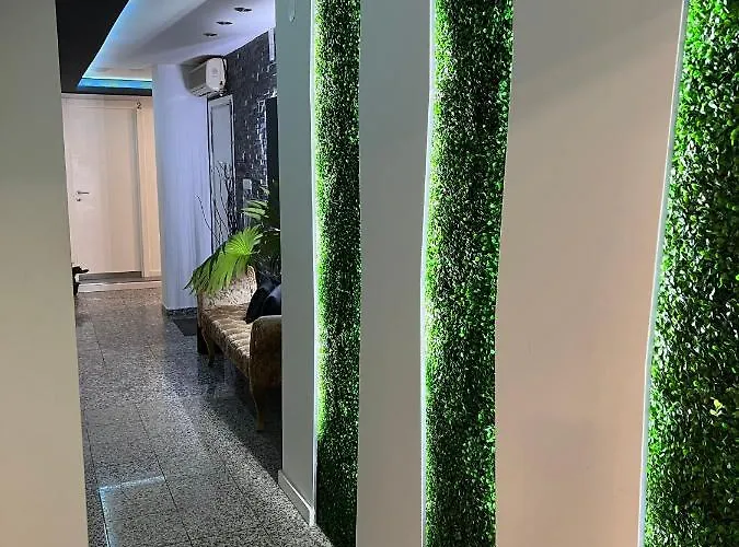 Modern & Central 3 Minutes From The River