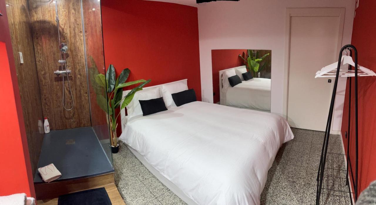 Modern & 3 Minutes From The River