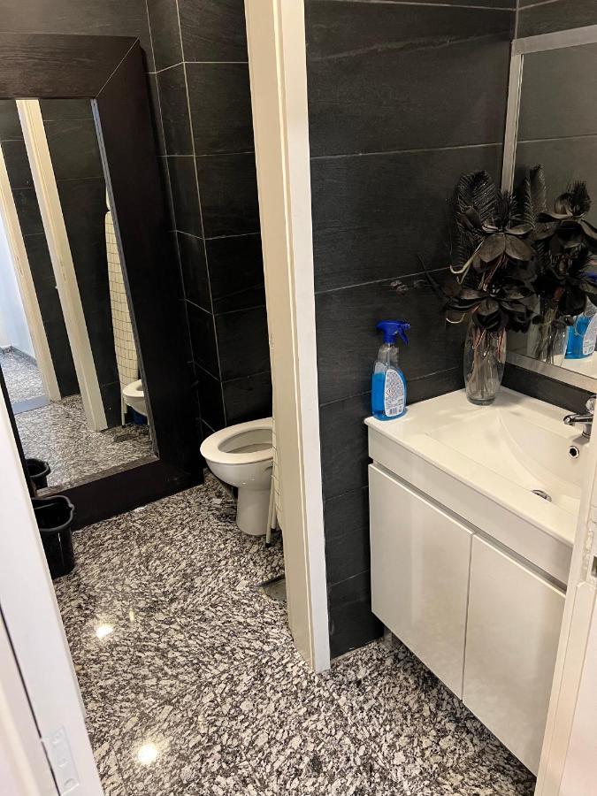 Modern & 3 Minutes From The River Apartment *